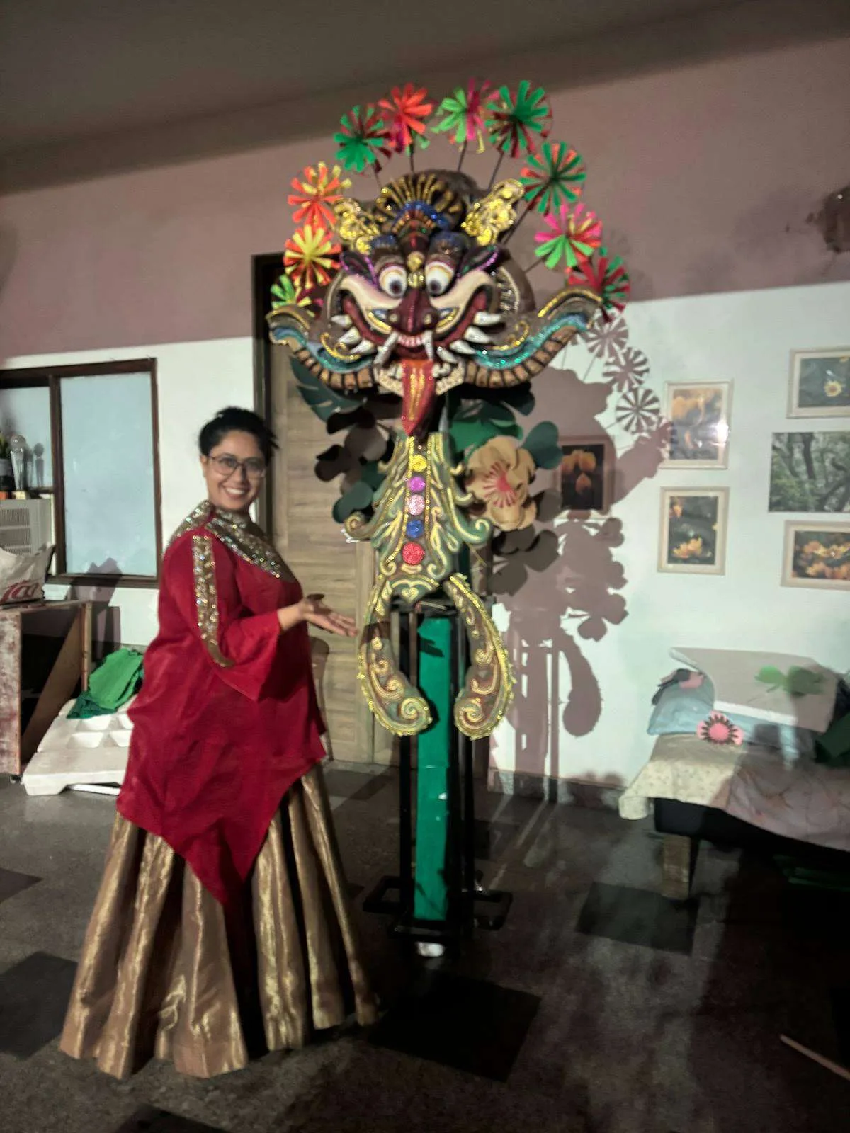Artist beside the finished Kirtimukh sculpture