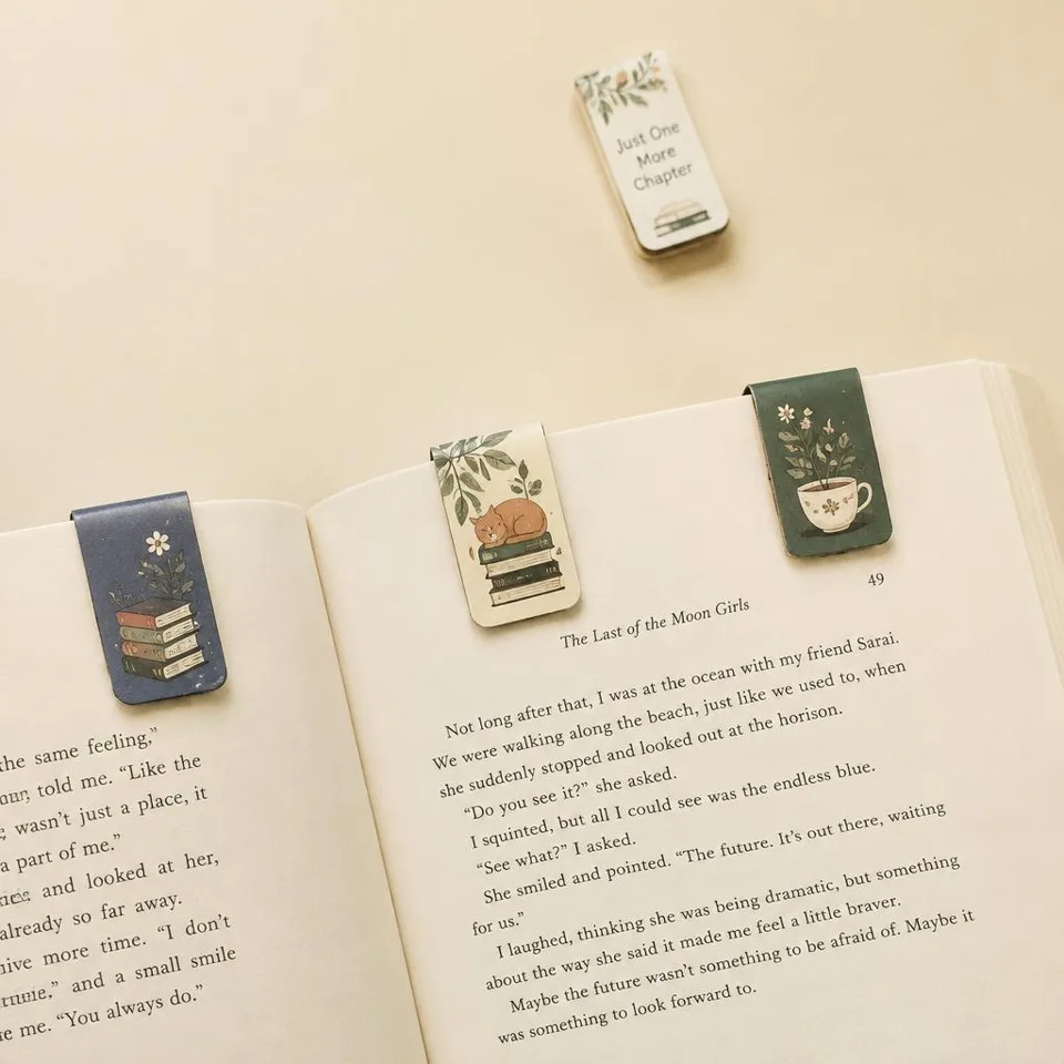 Magnetic die-cut bookmarks printed by Messketeers