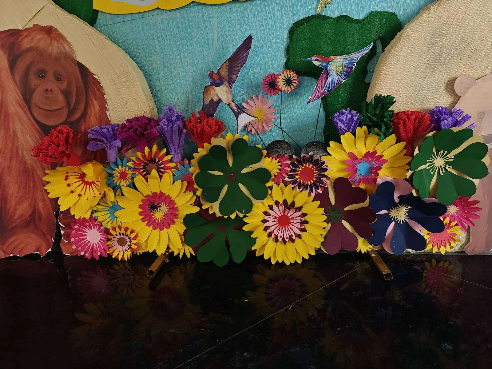 Paper orangutan, birds and flowers in the stage display